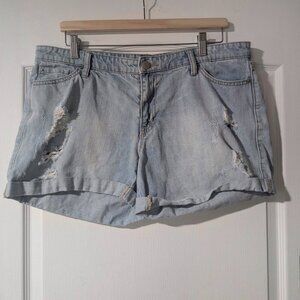 Gap | Sexy Boyfriend Shorts in Distressed Light Wash